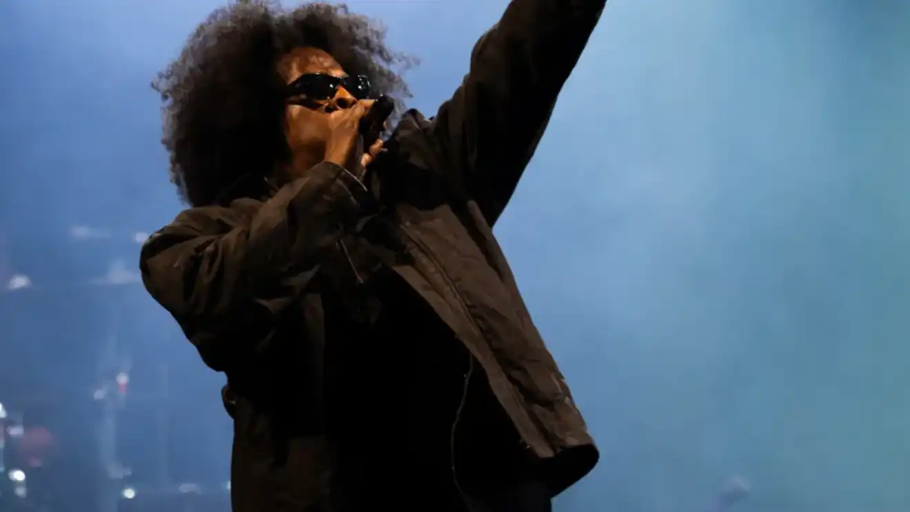 Jay-Z fume Kanye West, Drake et Nicki Minaj lors de son concert avec The Roots